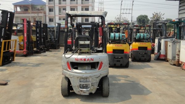 ขายรถ NISSAN ขนาด 2.0 ton