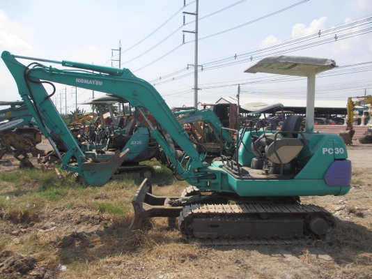 KOMATSU PC30-7  เก่านอก เอวแน่น ปั็มแรง สภาพพร้อมใช้ สุดๆเอาไปแบ่งกันใช้ได้เลยครับ   น้องร็อค จัดหั้ย สนใจโทร สอบถามได้ 081-8535656