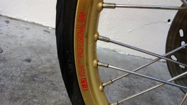 SKYDRIVE ล้อทอง 17 นํ้าเงินขาว 2012