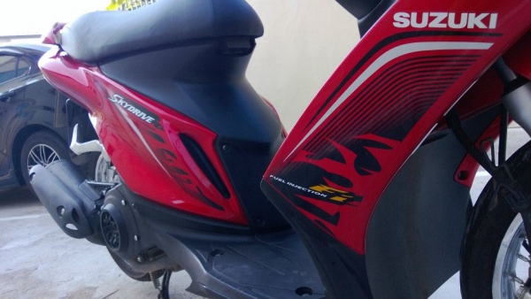 SKYDRIVE แดงตัดดำนิดๆ ลายใหม่ สวยมากกราฟฟิคแจ่ม ชุดสีเงางาม เข้มๆ