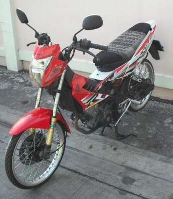 ขายHonda Sonic 125cc.   จดทะเบียน 51  พรบ.หมด ก.ค.56
