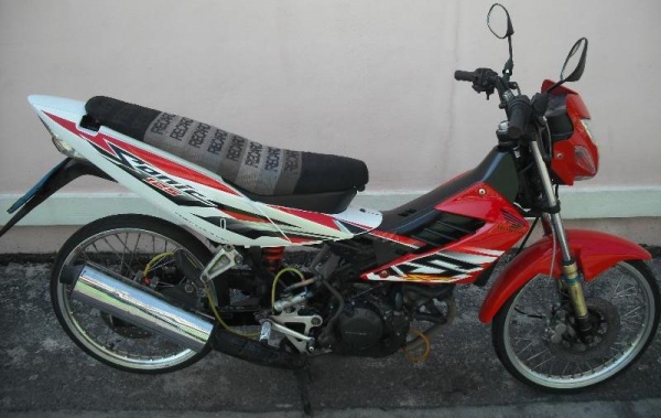 ขายHonda Sonic 125cc.   จดทะเบียน 51  พรบ.หมด ก.ค.56