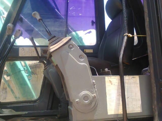 รถแบคโฮ KOBELCO PC 200 - 3 มัคที ( ทำสีเป็นรุ่นไหม่ ) สนใจติดต่อ 081 - 6079515 รถแบคโฮ KOBELCO PC 200 - 3 มัคที ( ทำสีเป็นรุ่นไหม่ ) สนใจติดต่อ 081 - 6079515