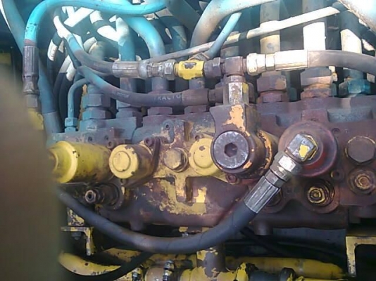 รถแบคโฮ KOBELCO PC 200 - 3 มัคที ( ทำสีเป็นรุ่นไหม่ ) สนใจติดต่อ 081 - 6079515 รถแบคโฮ KOBELCO PC 200 - 3 มัคที ( ทำสีเป็นรุ่นไหม่ ) สนใจติดต่อ 081 - 6079515