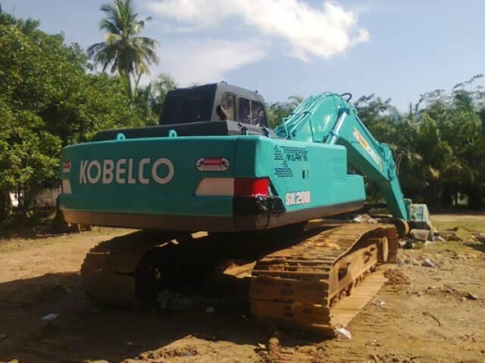 รถแบคโฮ KOBELCO  PC 200 - 3  มัคที  ( ทำสีเป็นรุ่นไหม่ )  สนใจติดต่อ 081 - 6079515