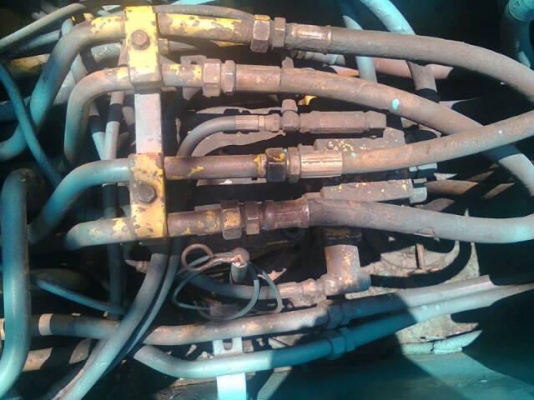 รถแบคโฮ KOBELCO PC 200 - 3 มัคที ( ทำสีเป็นรุ่นไหม่ ) สนใจติดต่อ 081 - 6079515 รถแบคโฮ KOBELCO PC 200 - 3 มัคที ( ทำสีเป็นรุ่นไหม่ ) สนใจติดต่อ 081 - 6079515