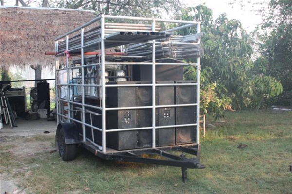 ขายเทลเลอร์ บรรทุกเครื่องเสียง พร้อมกับชนติดปากนกแก้วสำหรับลากเทลเลอร์ ครับ