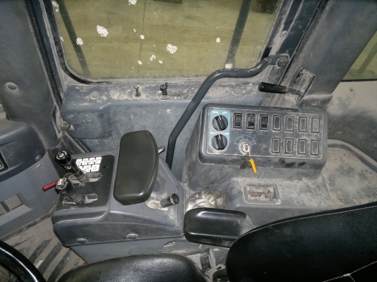 รถตักล้อยาง WA380-5 KOMATSU รถนอกนำเข้า เครื่องดี ไฟเต็ม แอร์เย็นเฉียบ ใช้งานได้เลย มาถึงไทยแล้วครับ เชิญมาทดสอบได้แล้ว ราคาถูกครับ ติดต่อ มานะ 085-9049669