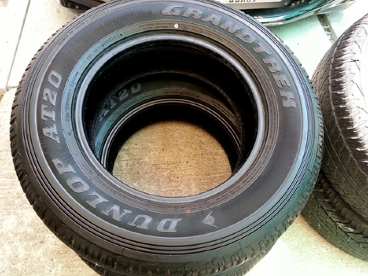 ขายยาง Dunlop AT20 265/65/17 ใหม่ๆ 1 ชุด