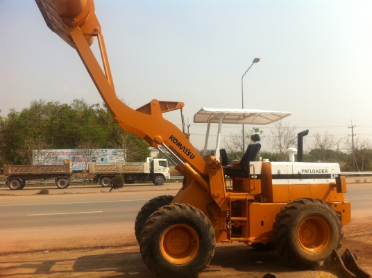 ขายด่วน KOMATSU 510 เครื่องยต์ฟิตใหม่ ระบบเบรคใหม่ ยางใหม่ 4 เส้น เกียร์ดี ทอร์คดี ทำสีใหม่ ต่อแขน ขยายบุ้งกี๋แล้ว สภาพพร้อมใช้งานได้ทันที จัดส่งฟรีทั่วประเทศ ราคาคุยกับเข้าของโดยตรง