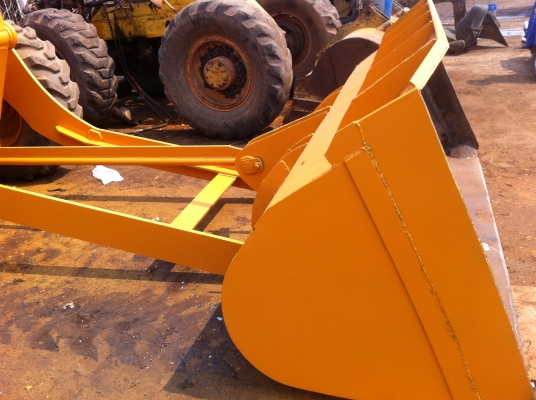 ขายด่วน KOMATSU 510 เครื่องยต์ฟิตใหม่ ระบบเบรคใหม่ ยางใหม่ 4 เส้น เกียร์ดี ทอร์คดี ทำสีใหม่ ต่อแขน ขยายบุ้งกี๋แล้ว สภาพพร้อมใช้งานได้ทันที จัดส่งฟรีทั่วประเทศ ราคาคุยกับเข้าของโดยตรง