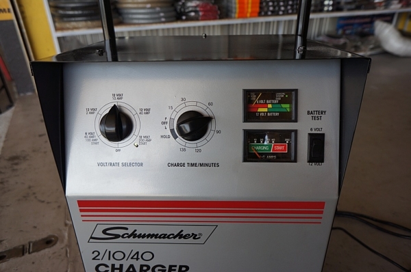 เครื่องชาร์จแบตเตอรี่ ผลิดในUSA ของใหม่ขายขาดทุนครับ.