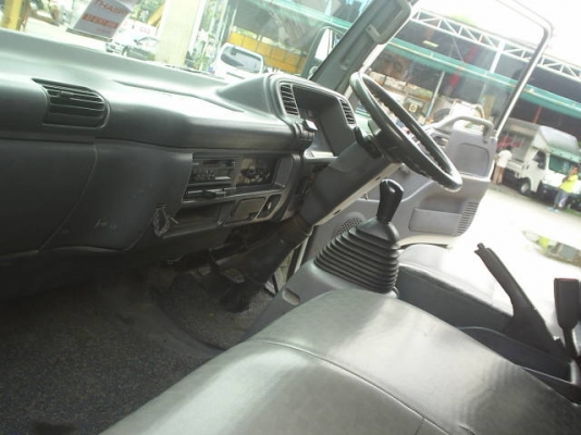 ISUZU NPR รถบรรทุก 6 ล้อ 130 แรงม้า รถออกห้าง