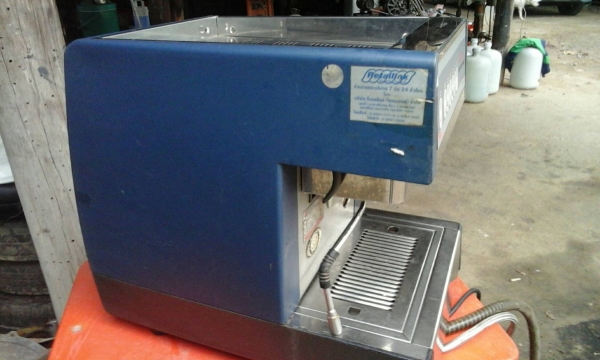 เครื่องชงกาแฟ 5,800บาท สินค้าประมูลมาครับ 0892095791