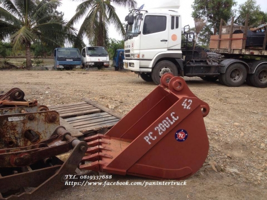 BUCKET บุ๊งกี๋สำหรับรถขุดไซค์ 200,220 สลัก 80 มิล/ แบบธรรมดา/5 ฟัน /ปากกว้าง: 42 นิ้ว/สินค้าใหม่/ยังไม่เคยใช้งาน  ราคาเพียง(ใบละ) 40,000 บาท