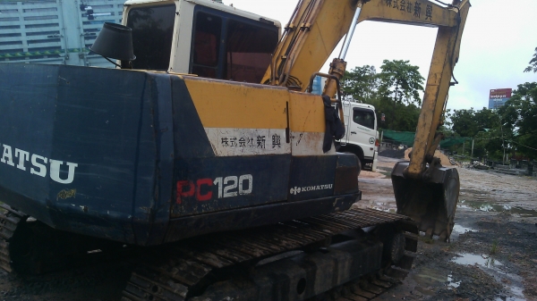ขายรถแบ็คโฮ  KOMATSU  PC  120-5