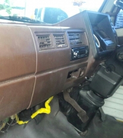 หกล้อ ฮีโน่ FB113wo4d117บรรทุกตู้แห้ง ยาว 5ม รถสภาพดีมากๆสวยบางสีเดิมพายในครบ แอร์เย็นๆ ทะเบียนพร้อมโอน (รถสภาพดีเดิมๆสวยสวยๆน่าใช้) ราคาเบาๆ295,000บ ครับๆ