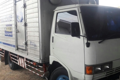 หกล้อ ฮีโน่ FB113wo4d117บรรทุกตู้แห้ง ยาว 5ม รถสภาพดีมากๆสวยบางสีเดิมพายในครบ แอร์เย็นๆ ทะเบียนพร้อมโอน (รถสภาพดีเดิมๆสวยสวยๆน่าใช้) ราคาเบาๆ295,000บ ครับๆ