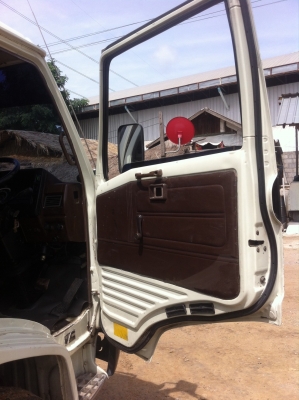 หกล้อ ฮีโน่ FB113wo4d117บรรทุกตู้แห้ง ยาว 5ม รถสภาพดีมากๆสวยบางสีเดิมพายในครบ แอร์เย็นๆ ทะเบียนพร้อมโอน (รถสภาพดีเดิมๆสวยสวยๆน่าใช้) ราคาเบาๆ295,000บ ครับๆ