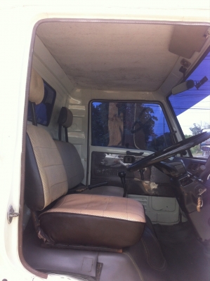 หกล้อ ฮีโน่ FB113wo4d117บรรทุกตู้แห้ง ยาว 5ม รถสภาพดีมากๆสวยบางสีเดิมพายในครบ แอร์เย็นๆ ทะเบียนพร้อมโอน (รถสภาพดีเดิมๆสวยสวยๆน่าใช้) ราคาเบาๆ295,000บ ครับๆ