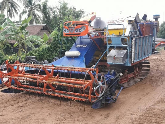 ขาย195,000 รถเกี่ยวรองกระสอบ เกษตรพัฒนา หนุ่มไวไฟ เครื่องIsuzu. 195Hp. ช่วงล่าง10ปั้มไดกิ้นแยก22