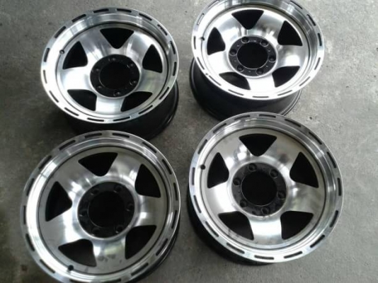 ขอบ16นิ้ว6รู กว้าง8นิ้ว สวยๆ 4 ล้อ ราคา 7800 บาท ขอบ16นิ้ว6รู กว้าง8นิ้ว สวยๆ 4 ล้อ ราคา 7800 บาท