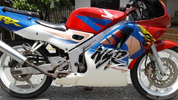 ขาย NSR150RR มีเล่มชุดโอนตามเองภาษีขาดเครื่องดีวาล์วเปิดเหมาะเอาไปปั้นต่อ ขาย 8900 บาท