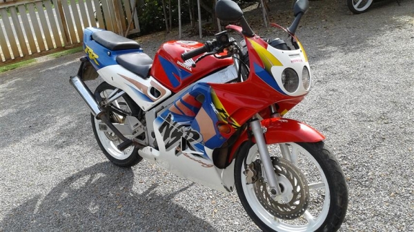 ขาย NSR150RR มีเล่มชุดโอนตามเองภาษีขาดเครื่องดีวาล์วเปิดเหมาะเอาไปปั้นต่อ ขาย 8900 บาท