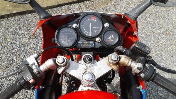 ขาย NSR150RR มีเล่มชุดโอนตามเองภาษีขาดเครื่องดีวาล์วเปิดเหมาะเอาไปปั้นต่อ ขาย 8900 บาท