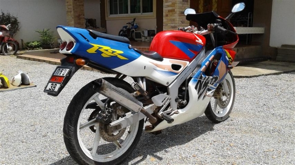 ขาย NSR150RR มีเล่มชุดโอนตามเองภาษีขาดเครื่องดีวาล์วเปิดเหมาะเอาไปปั้นต่อ ขาย 8900 บาท