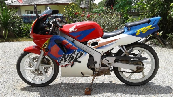 ขาย NSR150RR มีเล่มชุดโอนตามเองภาษีขาดเครื่องดีวาล์วเปิดเหมาะเอาไปปั้นต่อ ขาย 8900 บาท