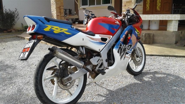 ขาย NSR150RR มีเล่มชุดโอนตามเองภาษีขาดเครื่องดีวาล์วเปิดเหมาะเอาไปปั้นต่อ ขาย 8900 บาท