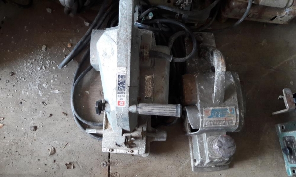 ขาย กบไสไม้ กบเซาะร่อง เก่าญี่ปุ่นแท้ ออกมาจากตู้กันเลยทีเดียว ตัวละ 4,500 บาท เท่านั้น