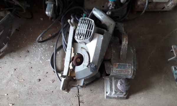 ขาย กบไสไม้ กบเซาะร่อง เก่าญี่ปุ่นแท้ ออกมาจากตู้กันเลยทีเดียว ตัวละ 4,500 บาท เท่านั้น