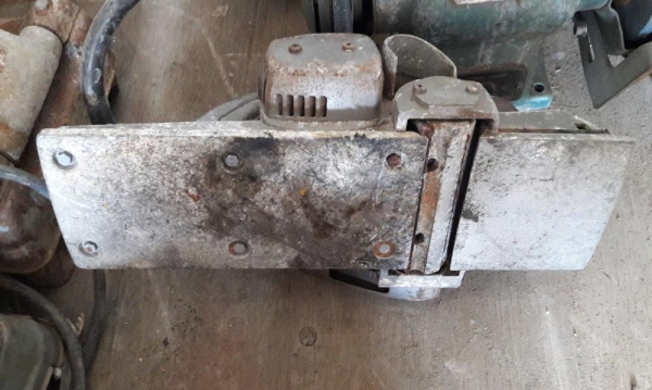 ขาย กบไสไม้ กบเซาะร่อง เก่าญี่ปุ่นแท้ ออกมาจากตู้กันเลยทีเดียว ตัวละ 4,500 บาท เท่านั้น