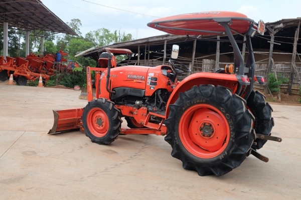 ขายรถไถรุ่น L4708 ดาวน์ 10,000 บาท พร้อมใบมีด ผานพรวน มีเอกสารพร้อมโอน รถสวยพร้อมใช้งาน