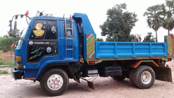 ขายดั้ม6ล้อ ร็อกกี้195แรง พาวเวอร์ เบรกจิฟฟี่ ภายในสวย แอร์เย็น เอกสารถูกต้อง เล่มทะเบียนพร้อมโอน ราคา650,000 สนใจโทร 090-8588220คุณนะ 093-3258446คุณบิว หรือเข้าดูสินค้าอื่นๆได้ที่ www.narong2truck.com หรือ www.truck.in.th/498 หรือเพจFacebook ณรงค์ ซื้อขา