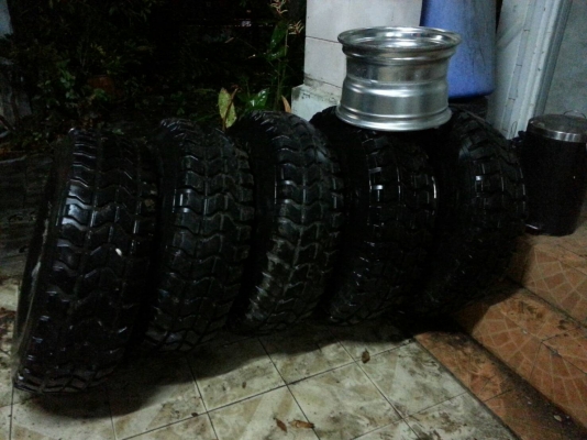 VVVVขายยาง Humvee 37นิ้ว พร้อมแม็กVVVVV