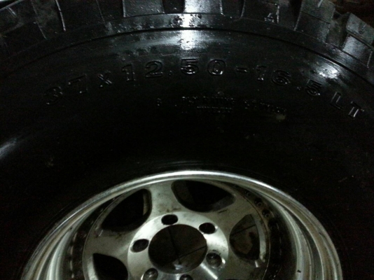 VVVVขายยาง Humvee 37นิ้ว พร้อมแม็กVVVVV