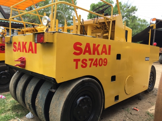 ขายด่วนรถบดล้อยาง9ล้อ SAKAI TS7409 เล่มทะเบียน พร้อมใช้งาน