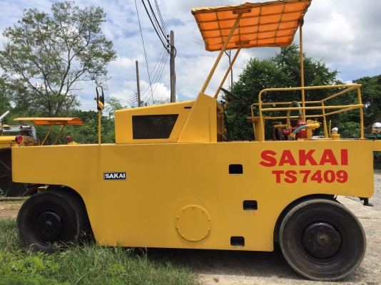 ขายด่วนรถบดล้อยาง9ล้อ SAKAI TS7409 เล่มทะเบียน พร้อมใช้งาน