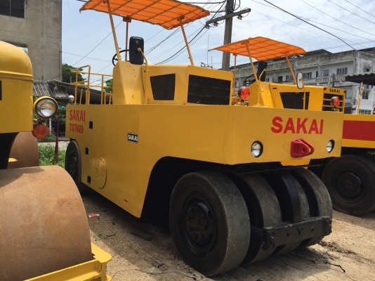 ขายด่วนรถบดล้อยาง9ล้อ SAKAI TS7409 เล่มทะเบียน พร้อมใช้งาน