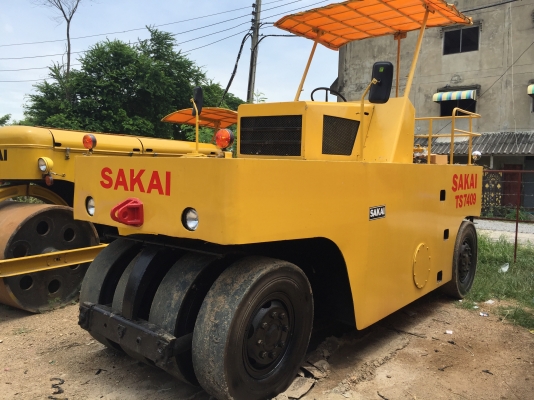 ขายด่วนรถบดล้อยาง9ล้อ SAKAI TS7409 เล่มทะเบียน พร้อมใช้งาน