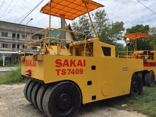 ขายด่วนรถบดล้อยาง9ล้อ SAKAI TS7409 เล่มทะเบียน พร้อมใช้งาน