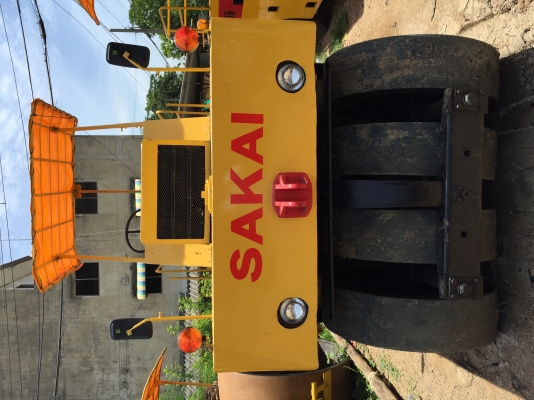 ขายด่วนรถบดล้อยาง9ล้อ SAKAI TS7409 เล่มทะเบียน พร้อมใช้งาน