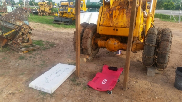 สาธิตตัวอย่างให้ดูครับ กระดานรองนอน ซ่อมใต้ท้องรถ LUMAN ของใหม่ นำเข้า