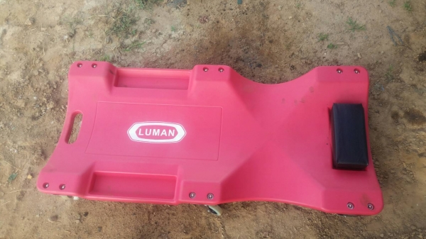 สาธิตตัวอย่างให้ดูครับ กระดานรองนอน ซ่อมใต้ท้องรถ LUMAN ของใหม่ นำเข้า