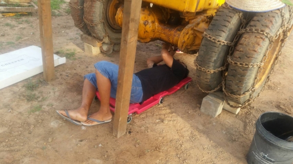 สาธิตตัวอย่างให้ดูครับ กระดานรองนอน ซ่อมใต้ท้องรถ LUMAN ของใหม่ นำเข้า