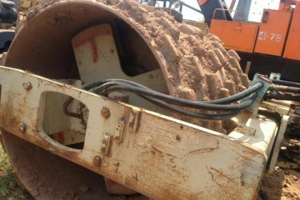 ขาย 595,000 INGERSOLLRAND SD-100Dสั่นสะเทือน 2 เพลา เครื่องดี เกียร์แรง เล่มทะเบียน(มี 3 คันให้เลือกล้อเรียบและล้อหนาม) รถสวยพร้อมใช้เอกสารพร้อมโอน 090-772-3710 090-772-3708 ขาย 595,000 INGERSOLLRAND SD-100Dสั่นสะเทือน 2 เพลา เครื่องดี เกียร์แรง เล่มทะเบียน(มี 3 คันให้เลือกล้อเรียบและล้อหนาม) รถสวยพร้อมใช้เอกสารพร้อมโอน 090-772-3710 090-772-3708