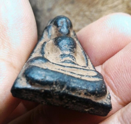 พระผงสุพรรณ คราบเก่าเนื้อสวยมากๆ พระบ้านพระหิ้ง